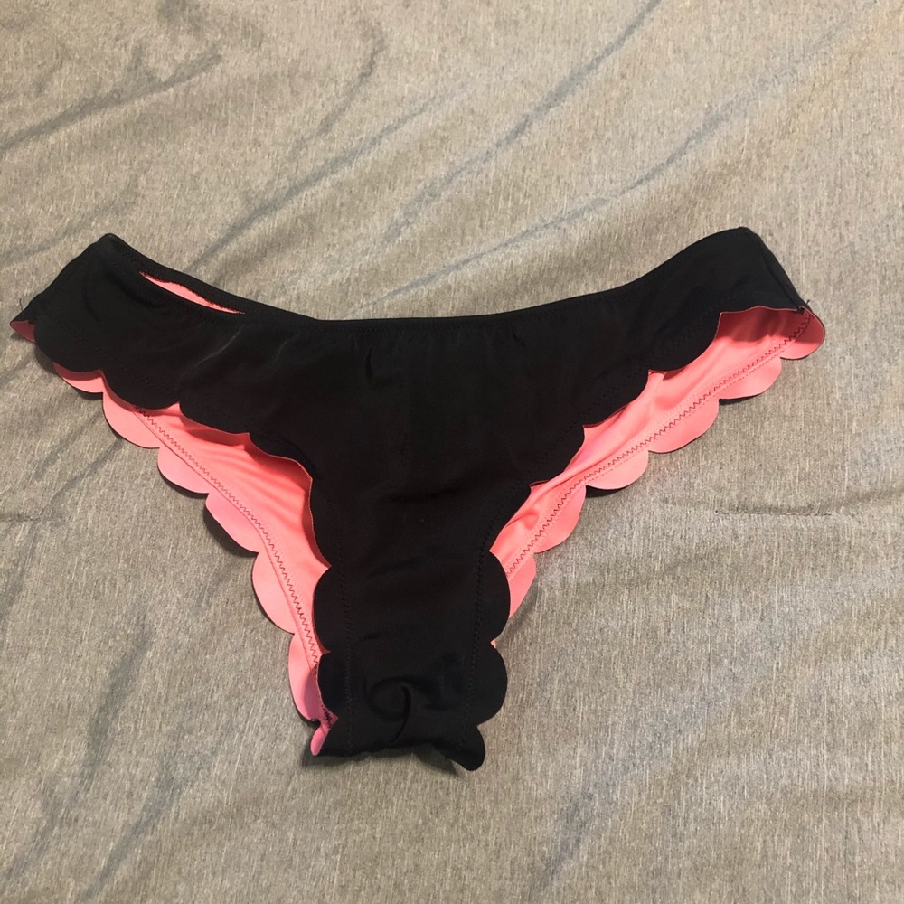 VICTORIAS SECRET PINK SWIM SCALLOPED BOTTOMS